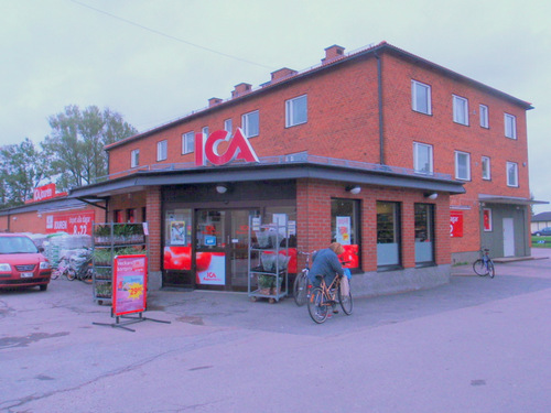 Cycling to Askersund.